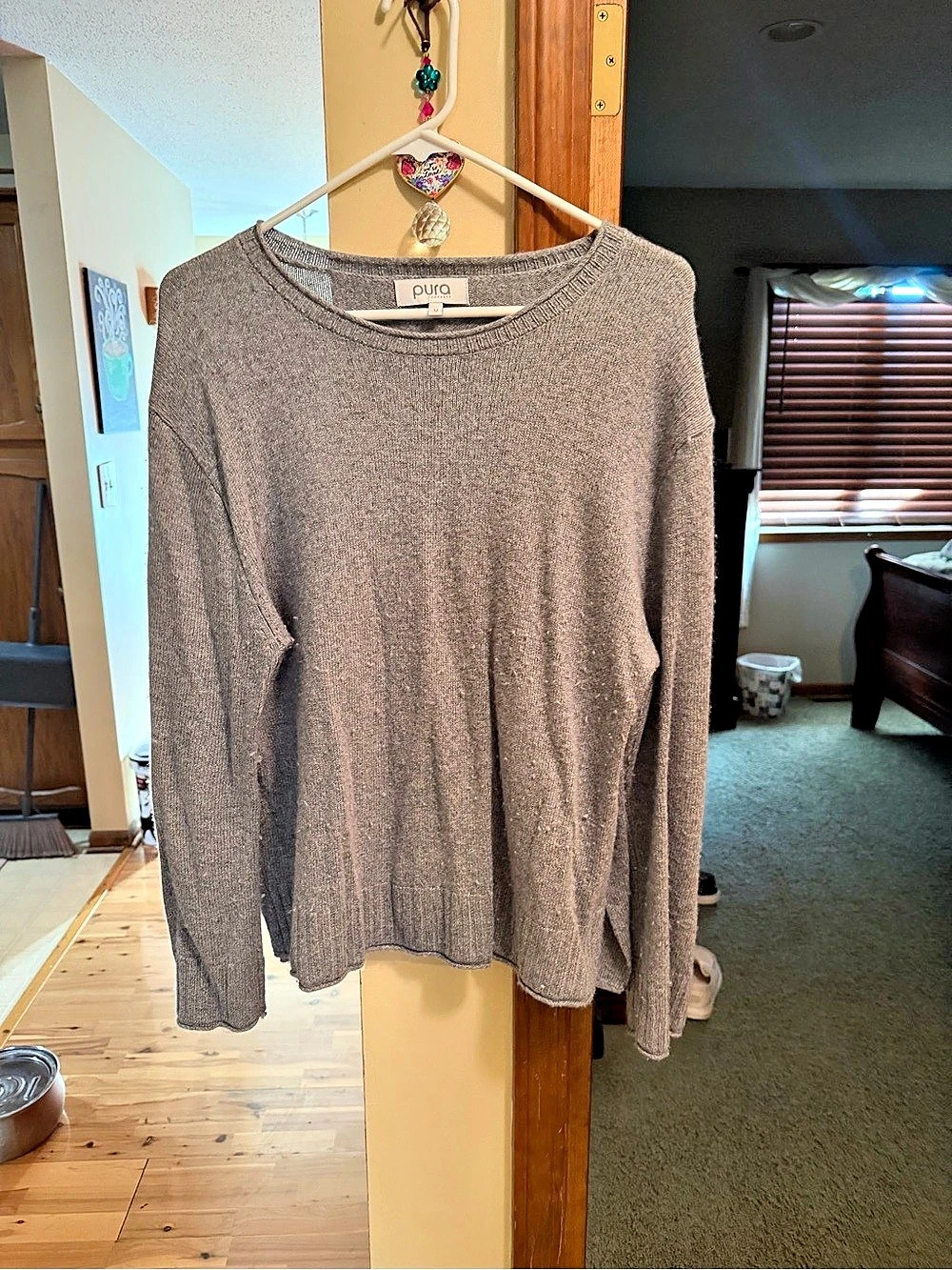 Pura Cashmere Crew Neck Sweater in Gray Size Medium Like New